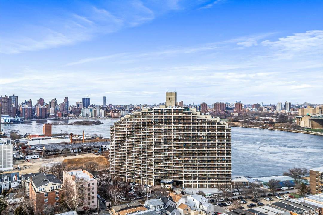 Welcome to 25 40 Shore Boulevard, Residence 5E, a 2 bedroom, 2 bath Condo offering a comfortable layout and exceptional surroundings in one of Astoria s most desirable waterfront communities.