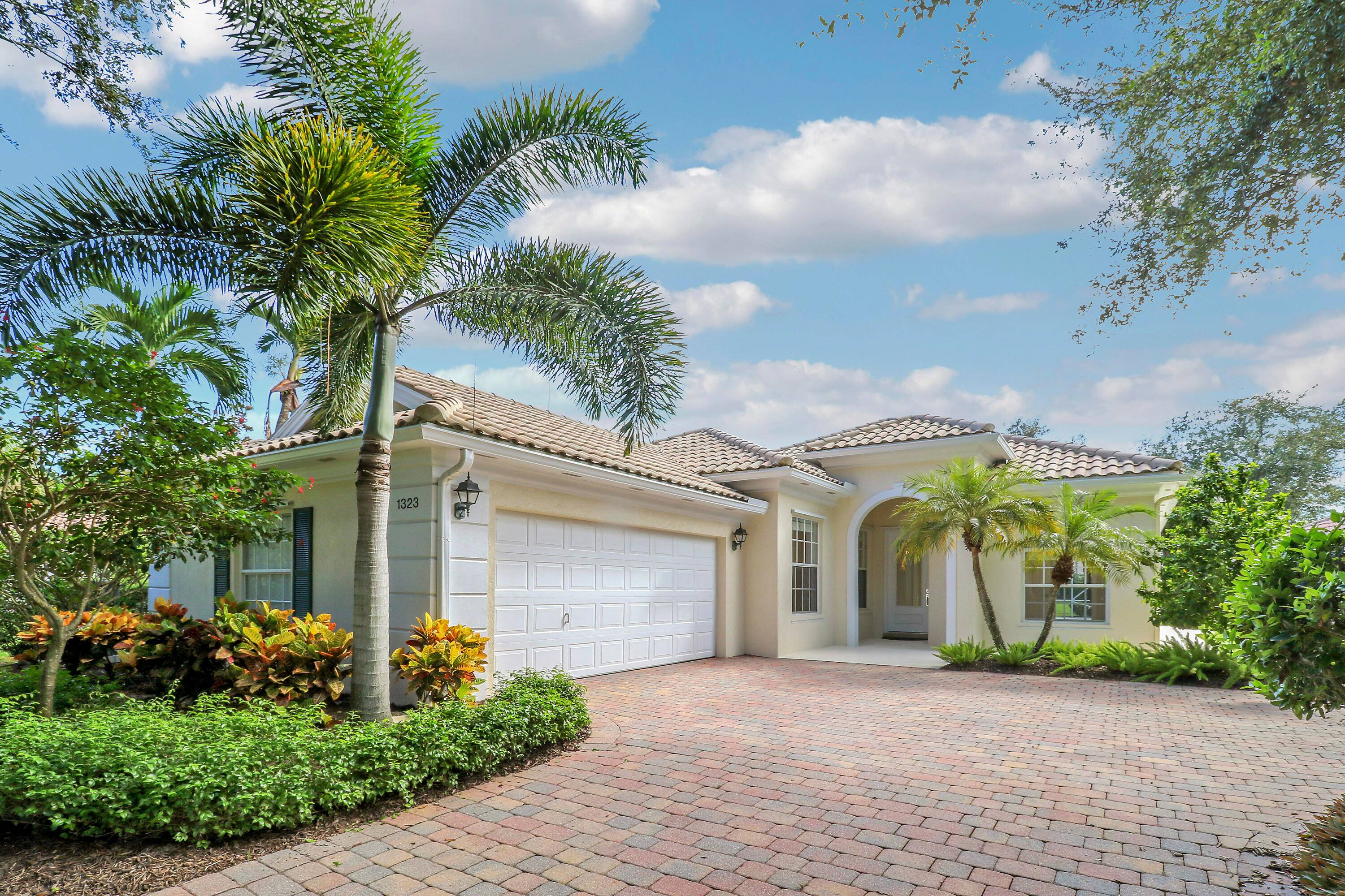 Beautiful home in The Isles of Palm Beach Gardens meticulously maintained by one owner !