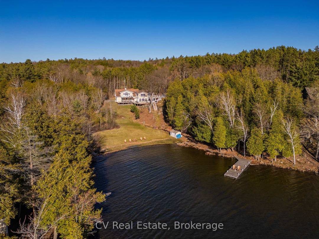 Welcome to your Lake Rosseau retreat, a 4 bedroom cottage set on 271 feet of pristine waterfront in one of Muskoka's most sought after lakes.