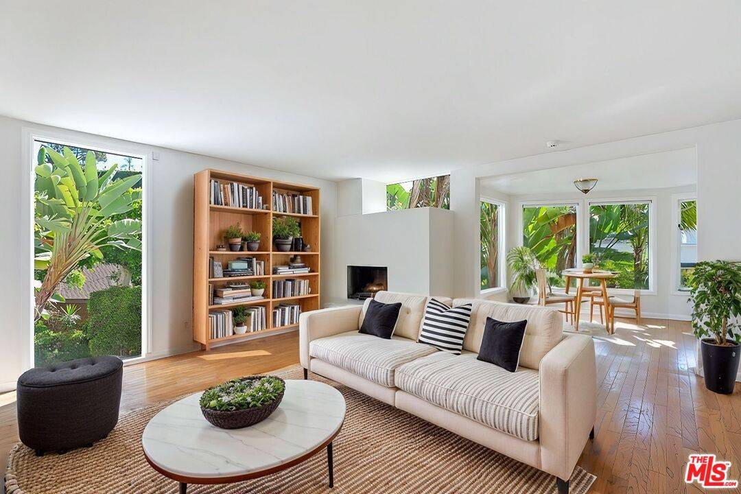 9315 Lloydcrest Dr 2.0 Beverly Hills Post Office | B.H.P.O. LA
