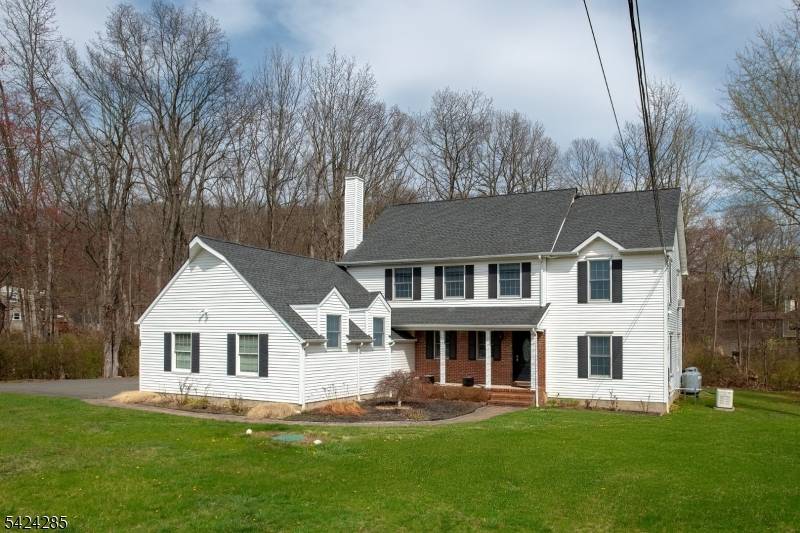 WELCOME HOME TO THIS BEAUTIFULLY MAINTAINED 3 BEDROOM, 2.