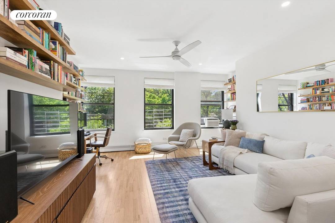 Residence 3H at 115 Eastern Parkway invites you to enjoy sweeping, verdant views of Eastern Parkway, along with the iconic Brooklyn Museum and Brooklyn Botanic Garden just beyond your windows ...