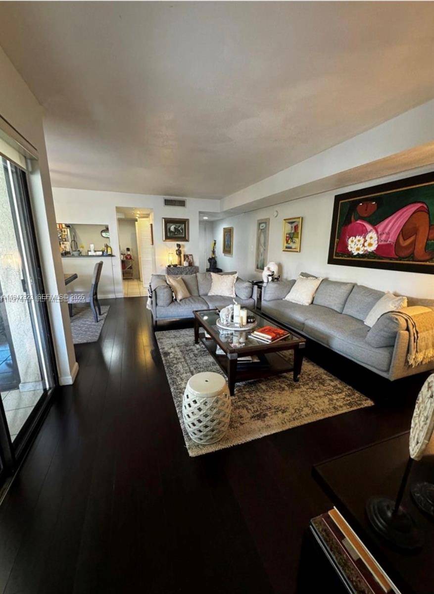 Available for sale at the sought after community of Kenland Bend, Unit 303 offers 1, 340 sq of well distributed spaces !