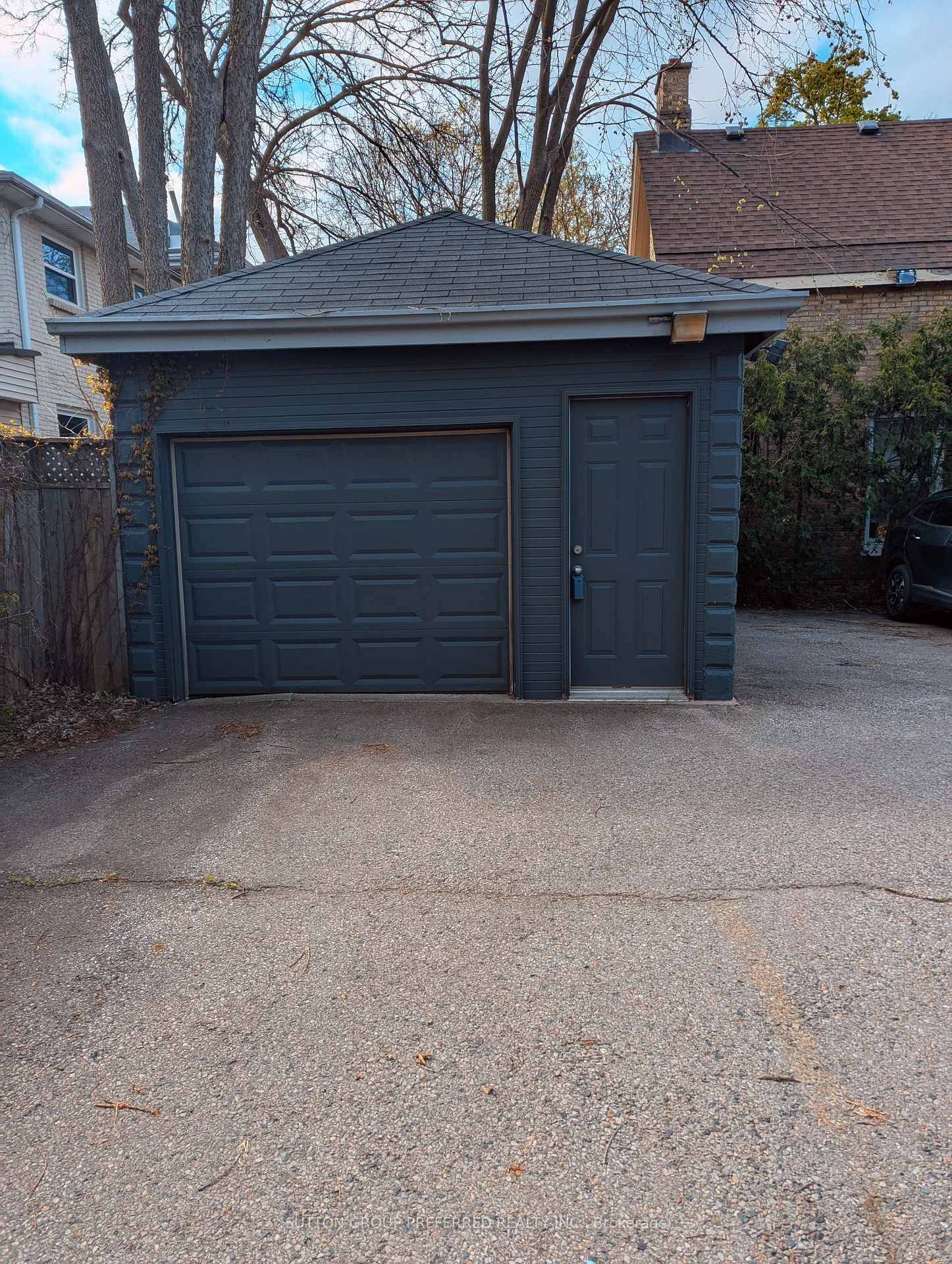 558 Waterloo Street located in the Heart of Downtown London Woodfield District is an Incredible Investment Opportunity !
