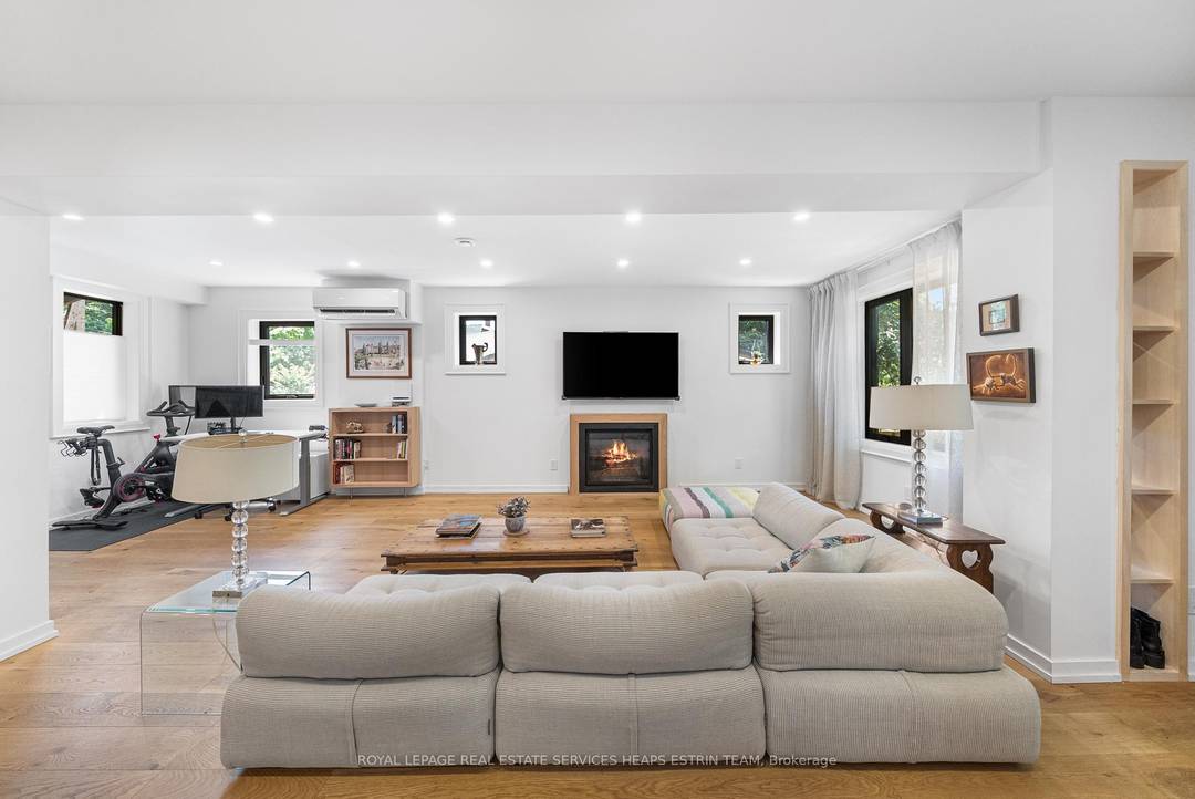 Welcome to this stunning, fully renovated, furnished, detached residence in the heart of Trinity Bellwoods, one of Toronto's most sought after neighbourhoods.