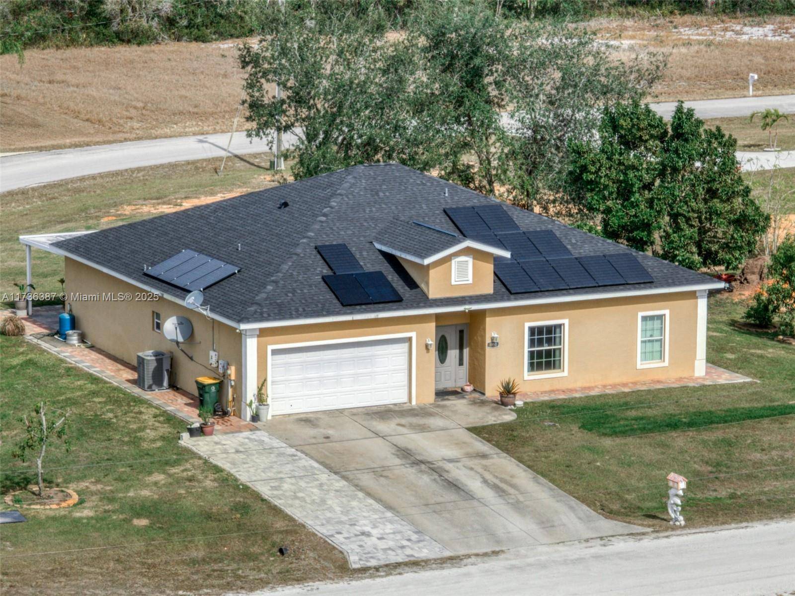 f you are looking for a spacious home to park your RV or Boat, look no further !