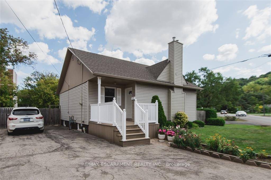 Welcome home to this ideally situated, luminous 2 bedroom residence.