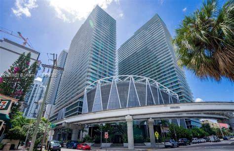 Welcome to Axis on Brickell South, a 2 bed 2 bath residence on the 28th floor offering 1, 106 sq ft of modern living.