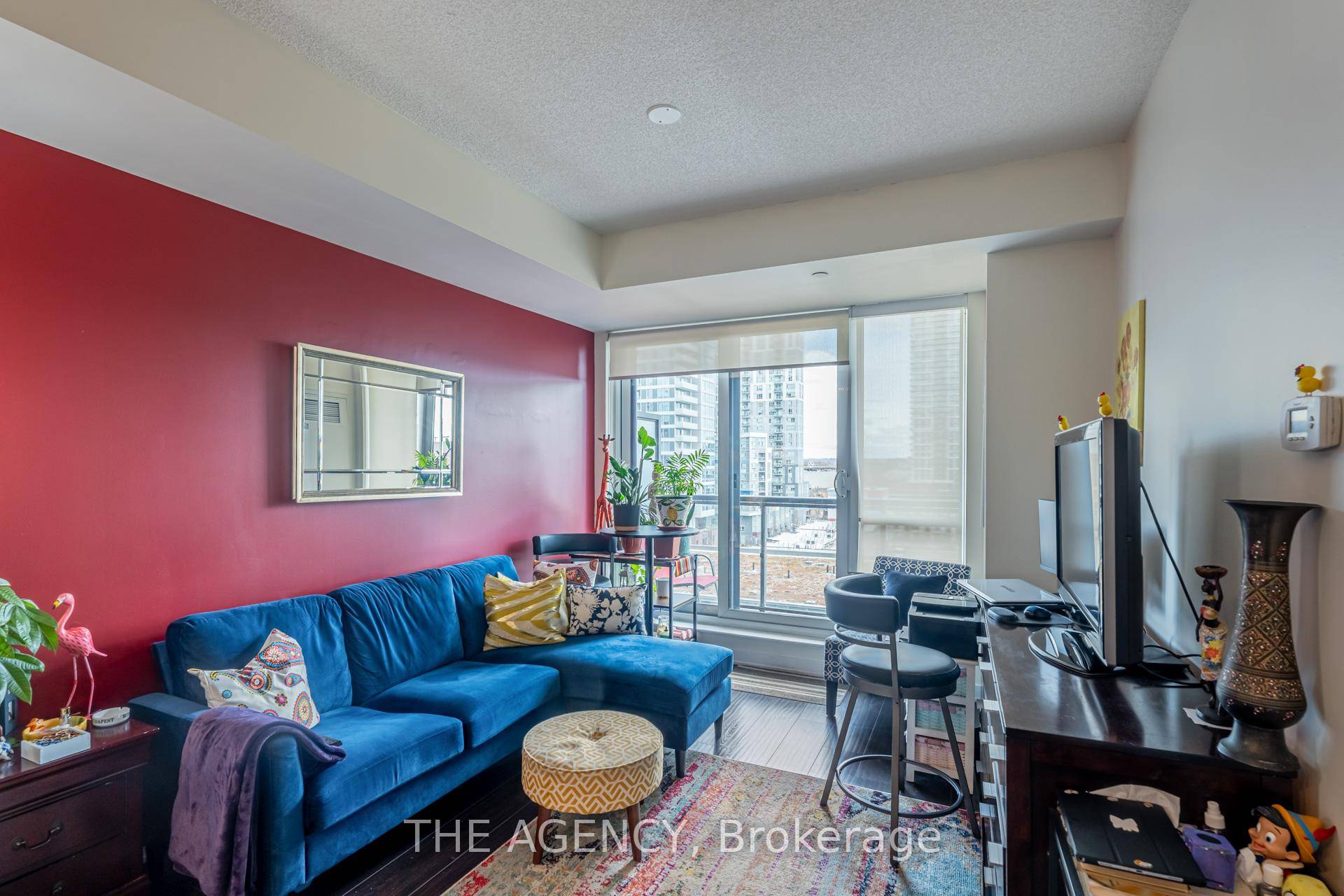 Welcome to One Park Place, East End Living at its Best !