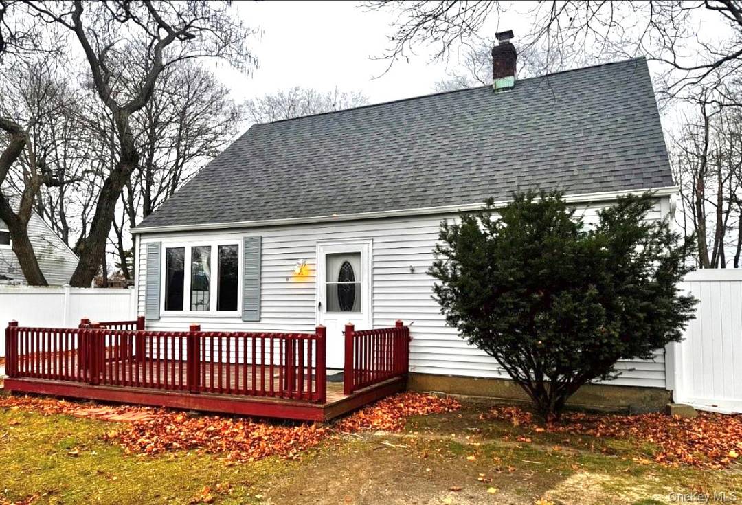 Charming and well maintained Cape style home in a prime Central Islip location !