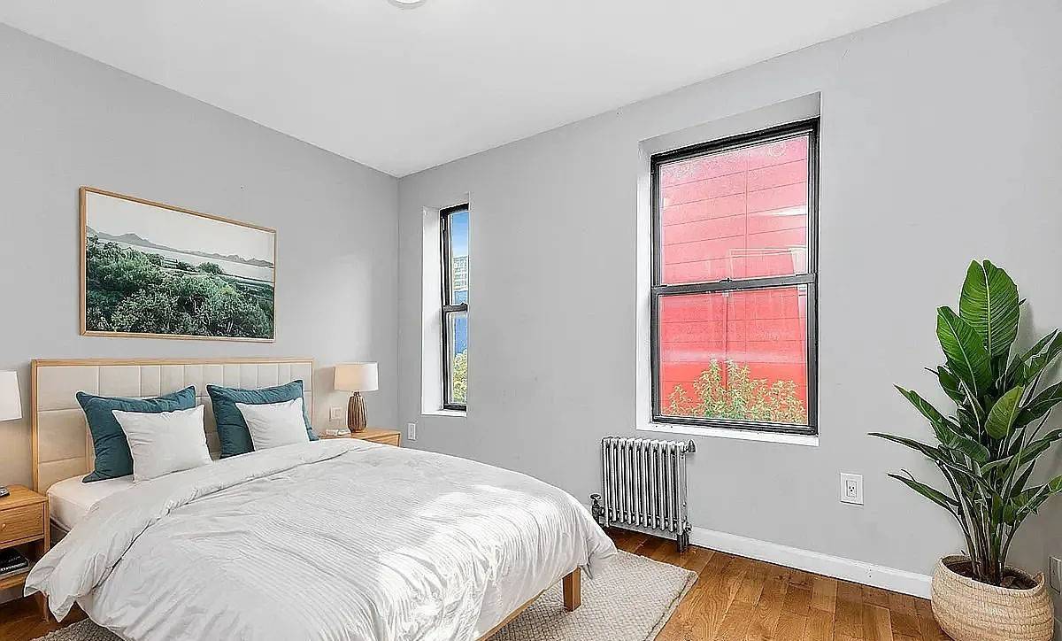 Welcome to Prime Boerum Hill BrooklynApartment FeaturesStainless Steel appliances including DishwasherTimeless Hardwood FloorsLarge BedroomsMany closetsHeat and Hot Water IncludedLocated near the B, D, N, R, Q, 2, 3, 4, and ...