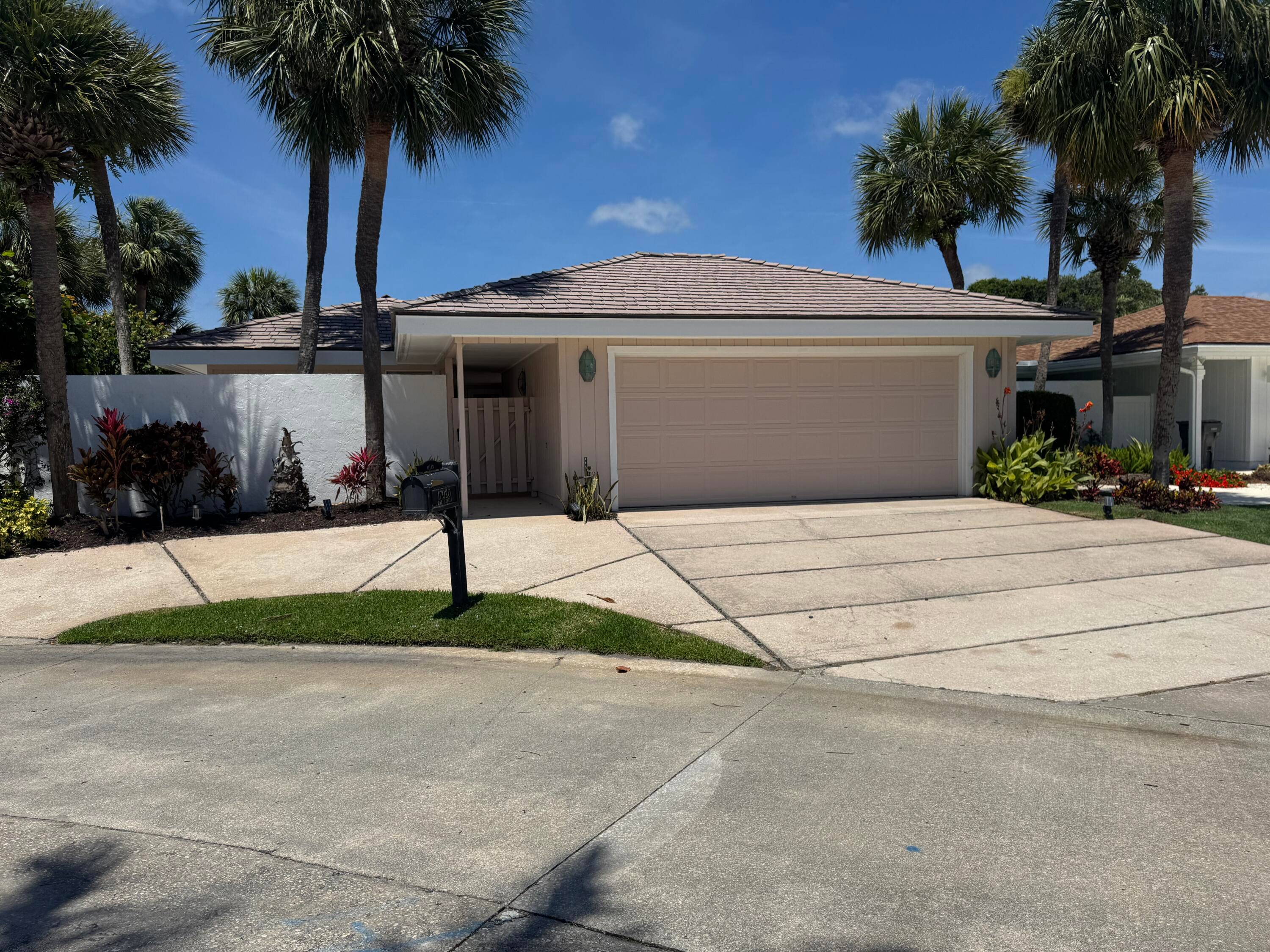 2 2 single family home rental is now available in Baytowne at Jonathan's Landing !