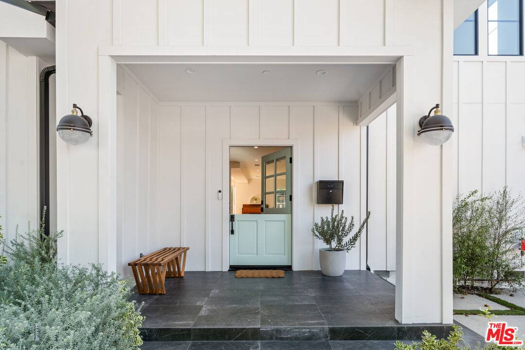 3843   Minerva Ave 5BR Marina Del Rey La