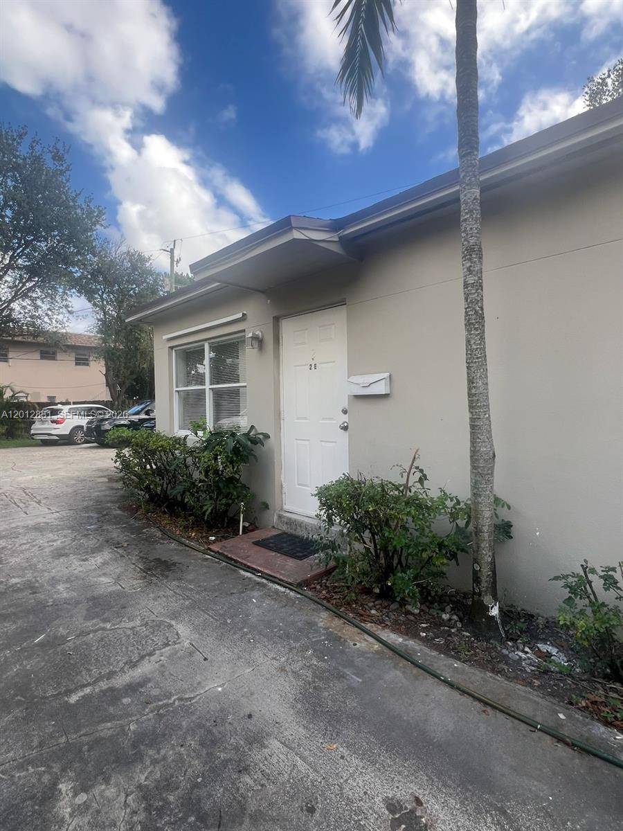 Located in the heart of Hollywood, this duplex offers an excellent investment opportunity in a rapidly growing area surrounded by new developments, popular restaurants, and just minutes from the beach.