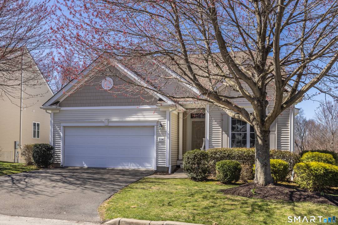 Welcome to resort style living at The Village at Oxford Greens.