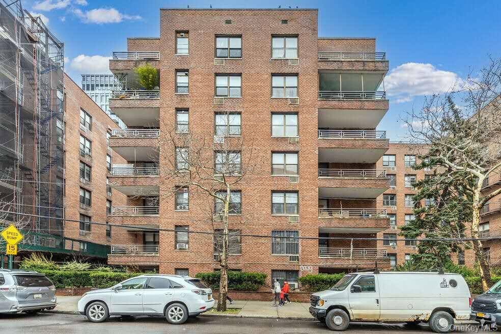 1 bedroom CO OP located in the heart of Flushing with walking distance to banks, supermarkets, restaurants and public transportations.