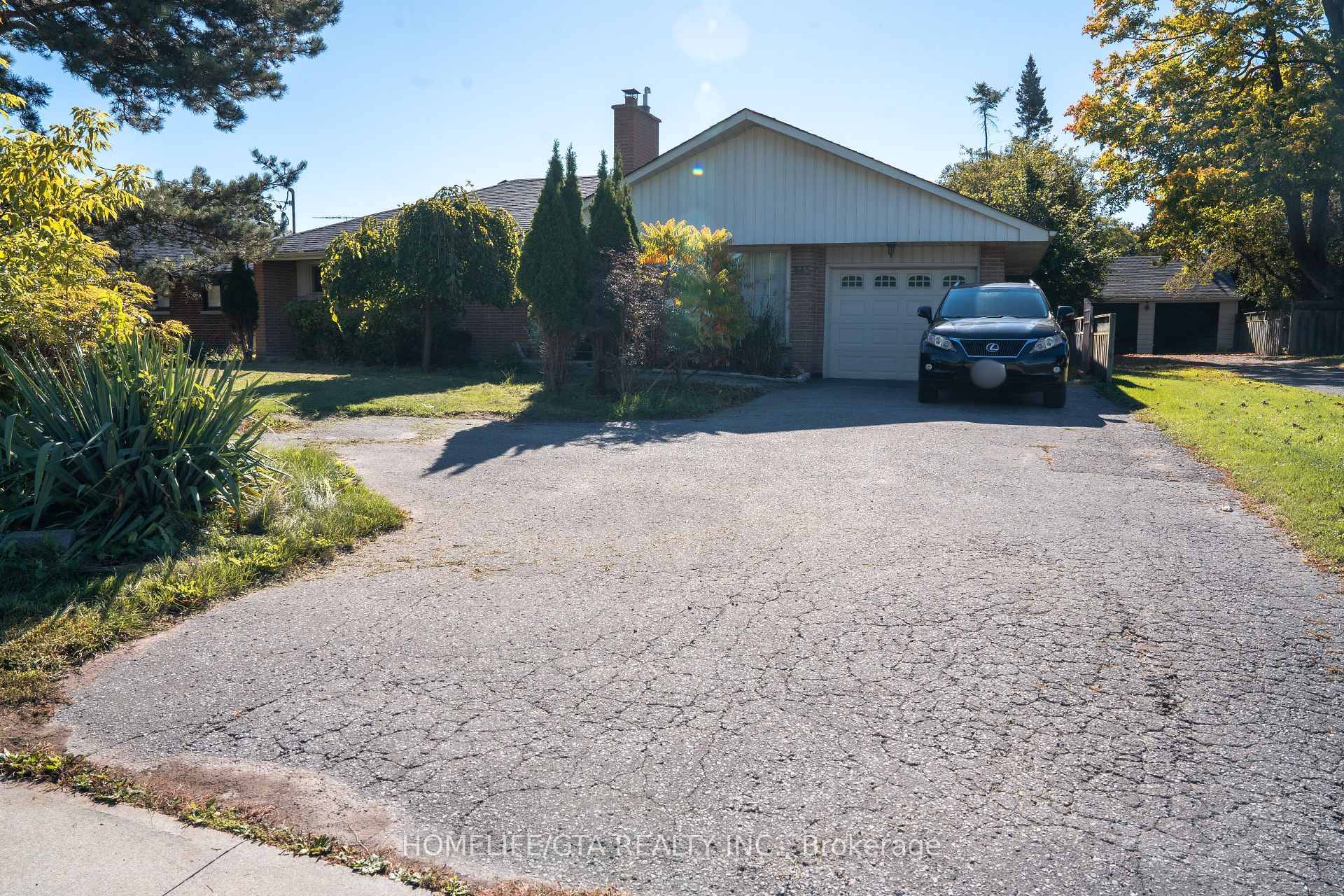 Well Maintained Stunning Bungalow On Deep Lot In Fantastic Oshawa Location.