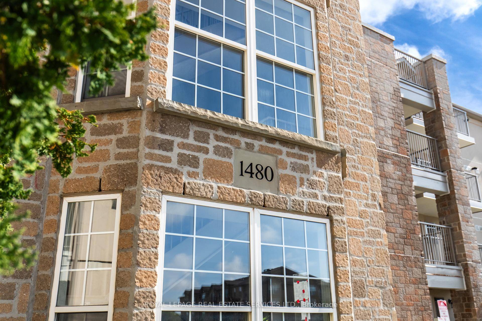 Located in Oakvilles prestigious Glen Abbey neighbourhood, this beautifully updated 1 Bedroom Den, 1 Bathroom condo offers an open concept layout with new flooring 2025 and a living dining area ...