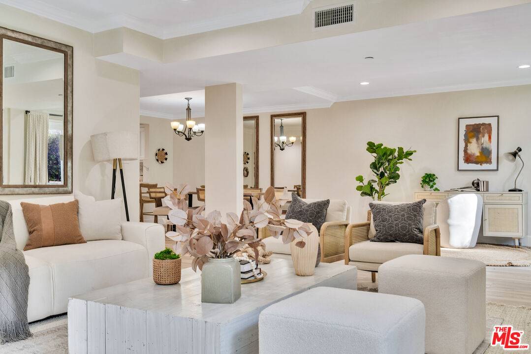 118  S Clark Dr 3BR Beverly Grove La