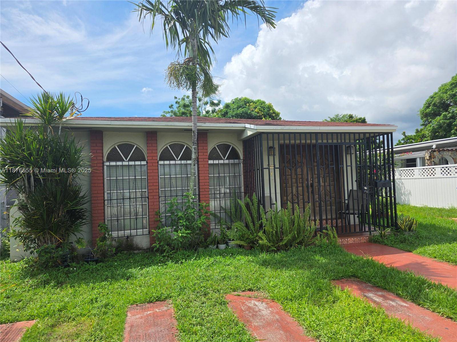 Duplex Unit 1 3 Bed 2 Bath and Unit 2 2 Bed 1 Bath.