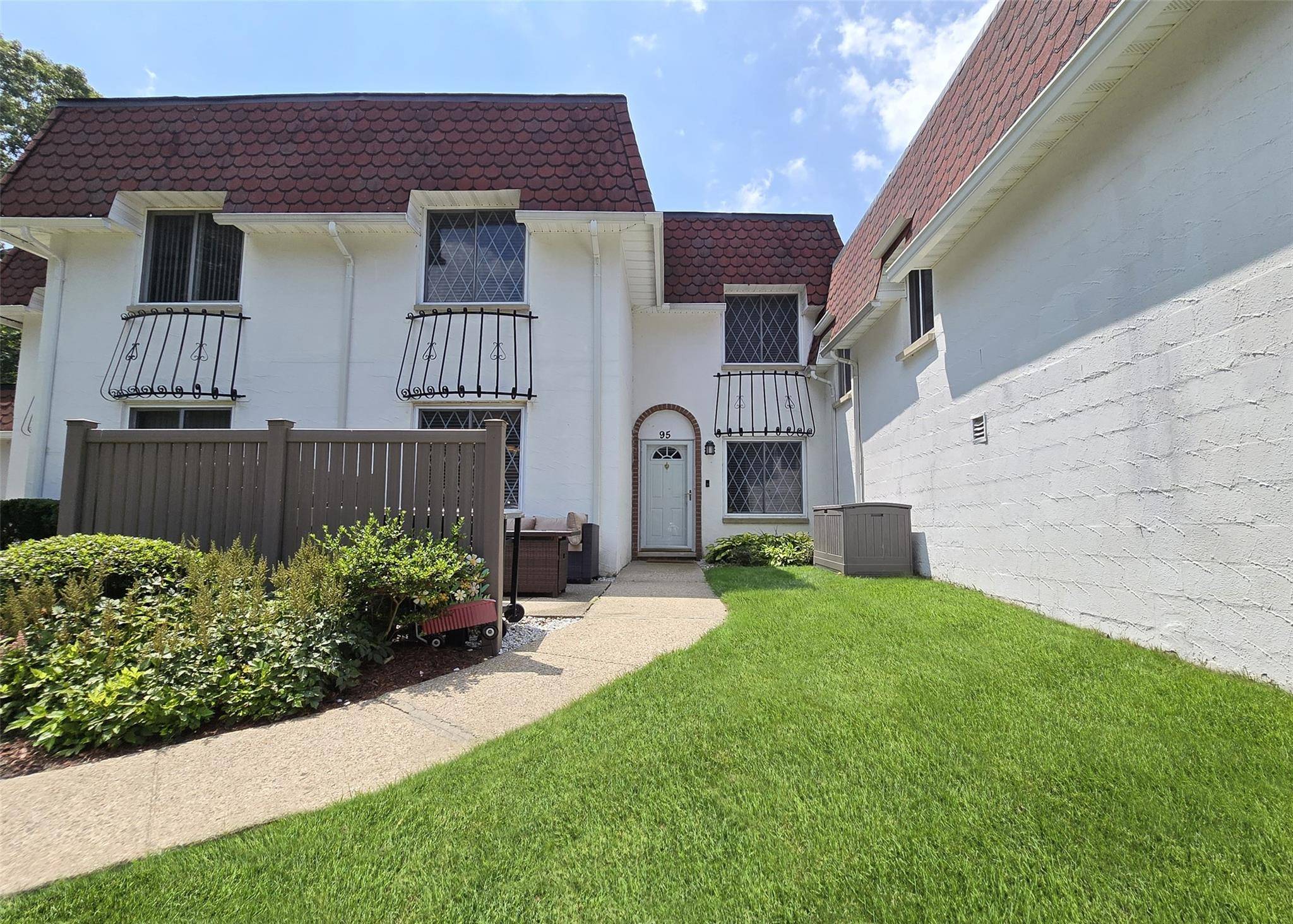 Waiting For You ! Welcome home to this beautiful 3 Bedrooms, 1.