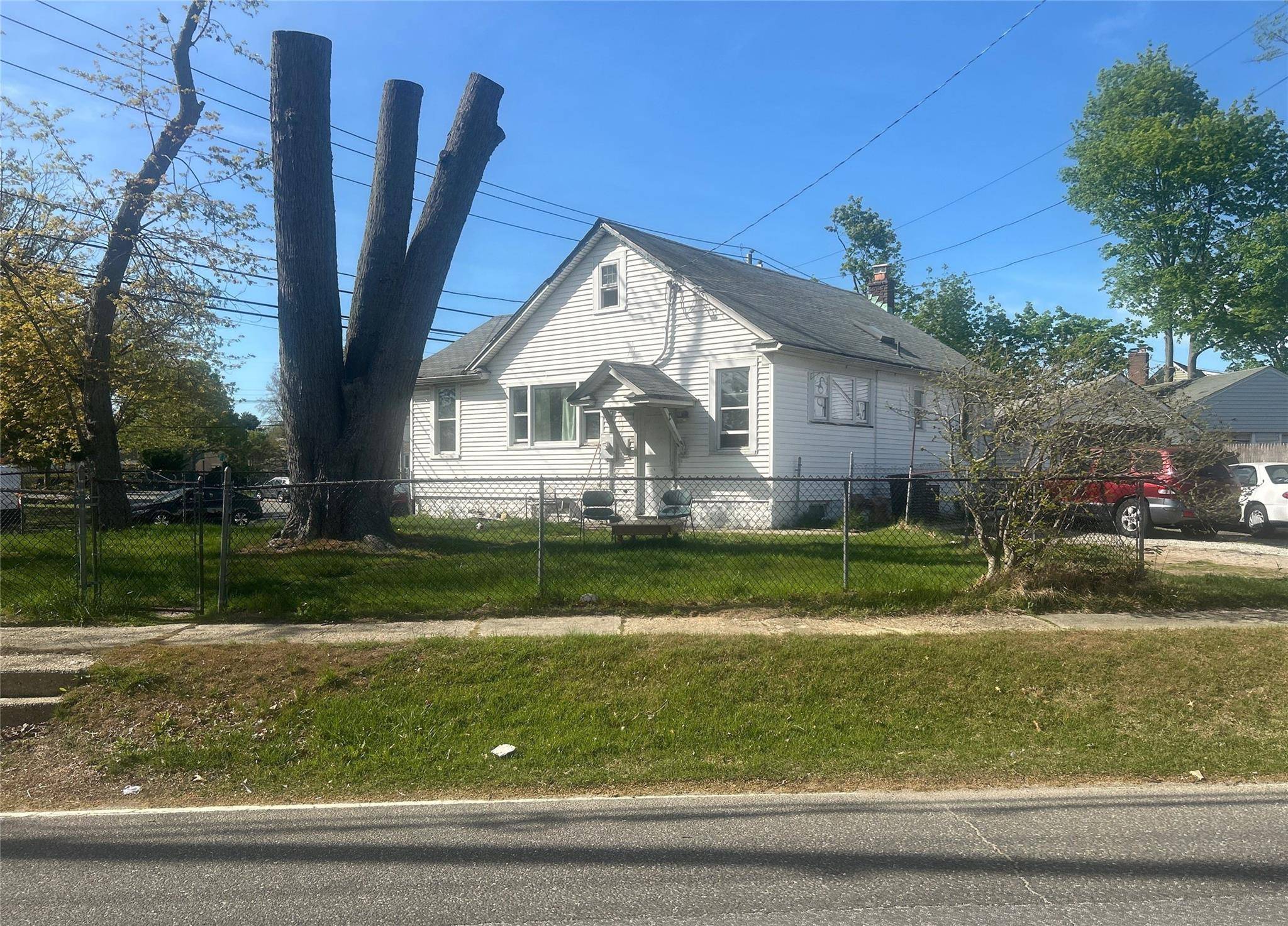 This Cape Style Home Features 2 Bedrooms, Full Bath, Formal Dining Room amp ; 1 Car Garage.