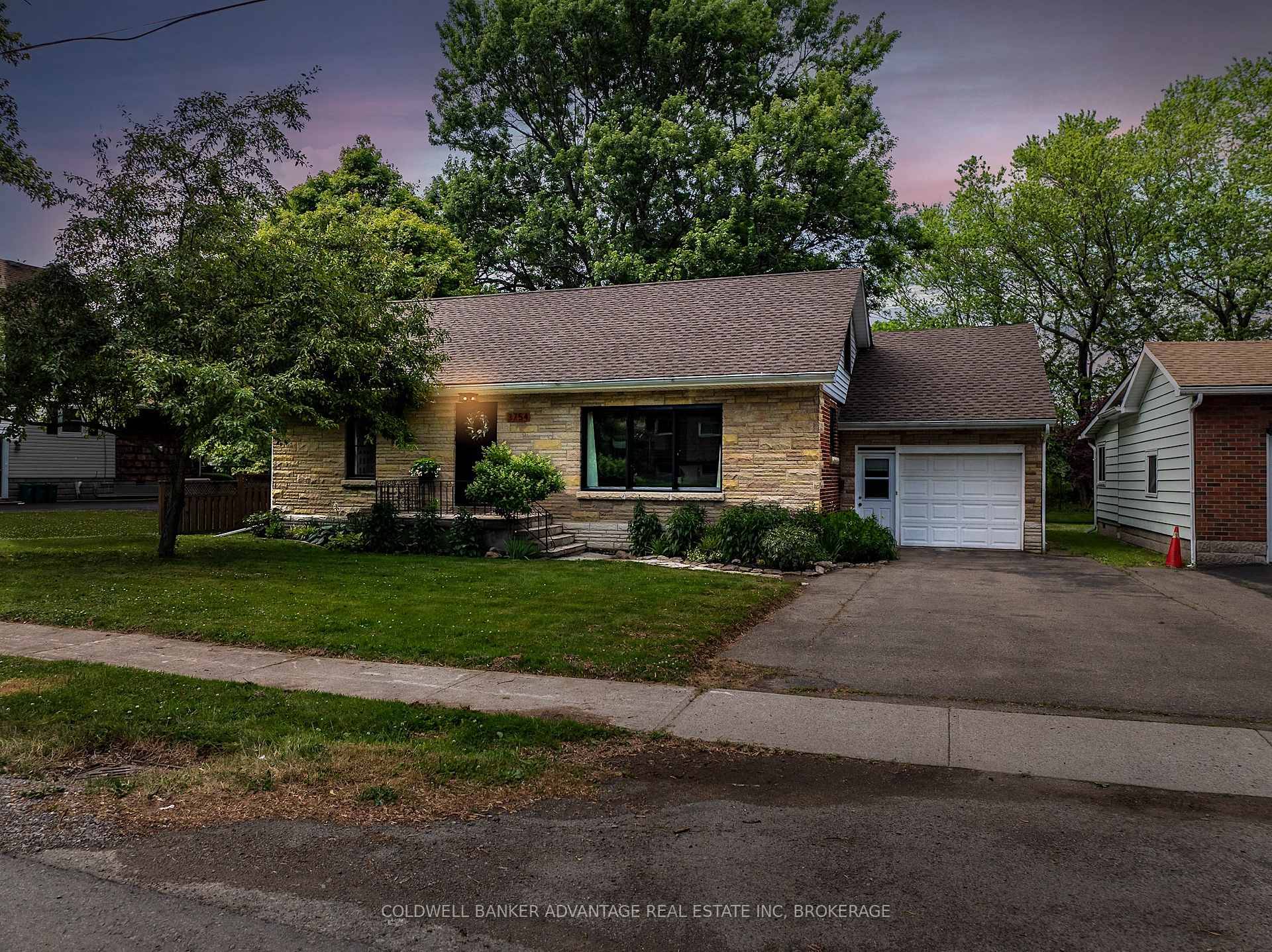 RIDGEWAY GEM ! Don't miss this charming 1.