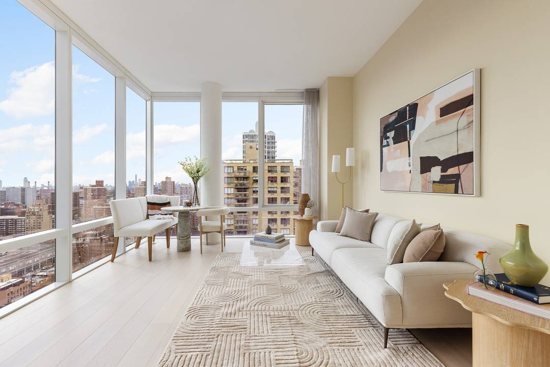 Luxury corner one bedroom home with 10' floor to ceiling windows, and expansive views of the River, Manhattan Skyline and Downtown Brooklyn.