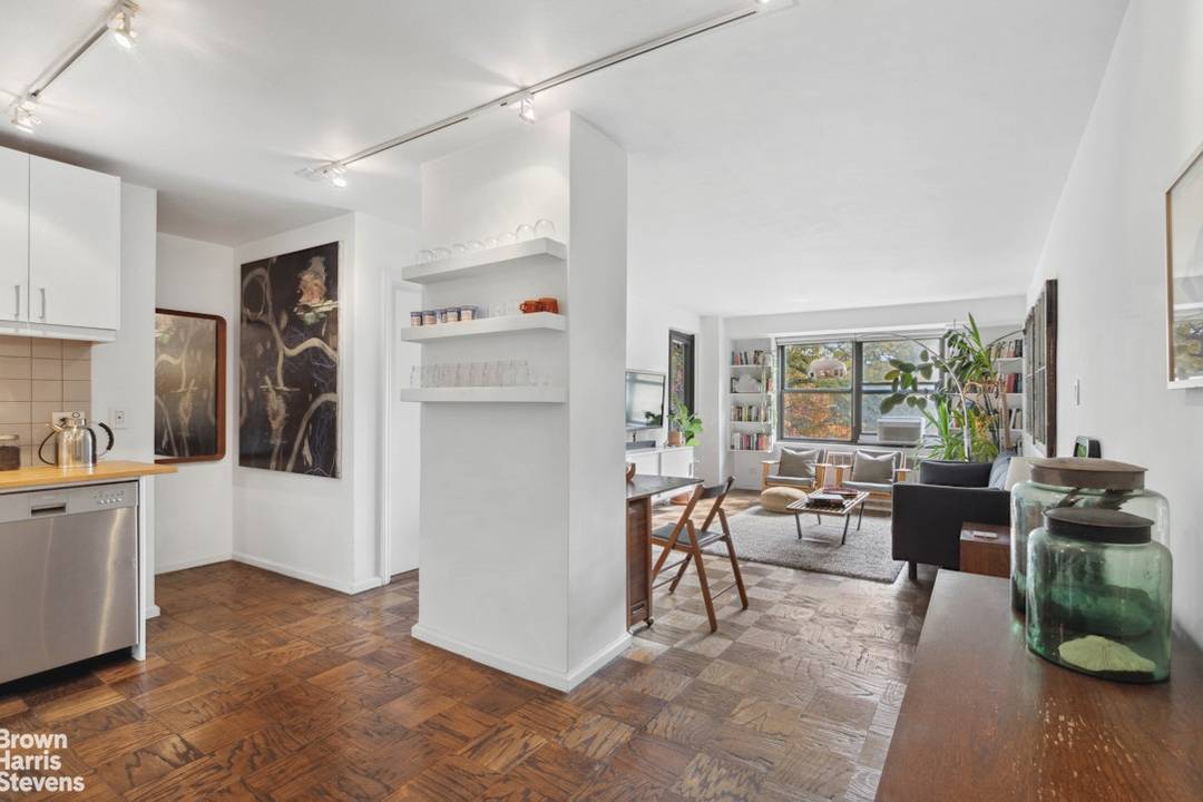 Fully renovated 2BR 1 bath with enclosed balcony !