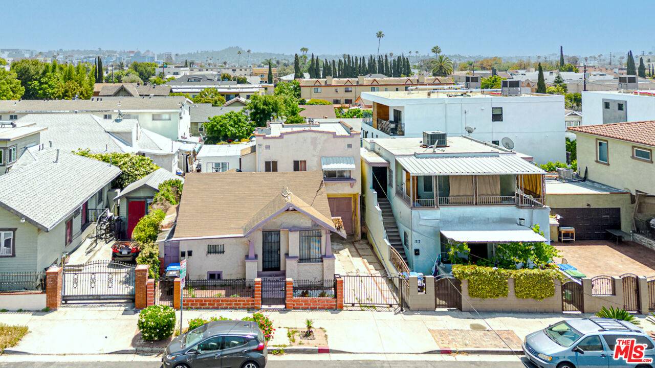 1216  N Serrano Ave 3BR La
