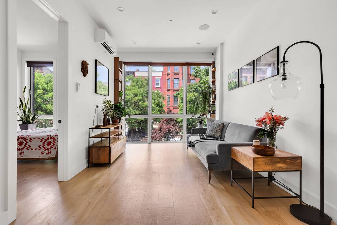 PEACEFUL, BRIGHT BED STUY 1BR CONDO Imagine a quiet, tree lined Bed Stuy block with NATURAL LIGHT pouring through FLOOR TO CEILING WINDOWS.