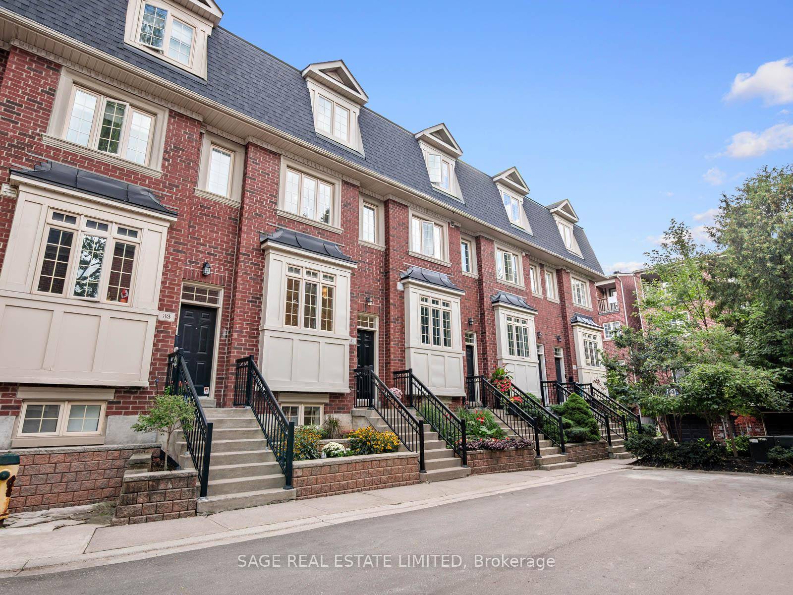 Modern vibes and space galore, right by the Beaches shore !