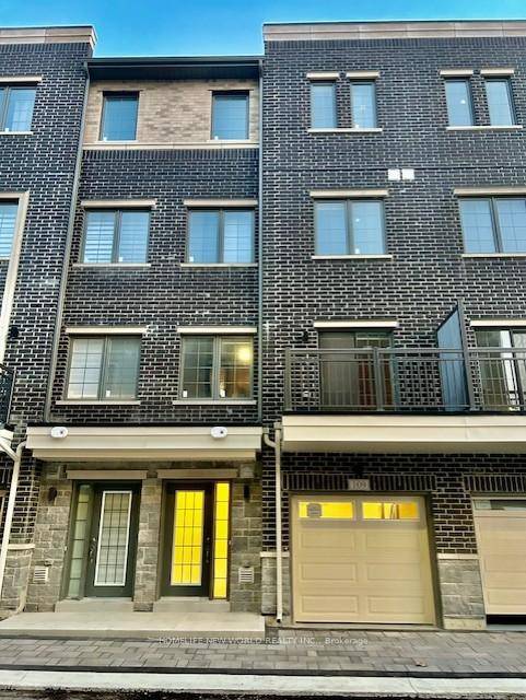 Gorgeous Modern Townhouse In Downtown Stouffville !