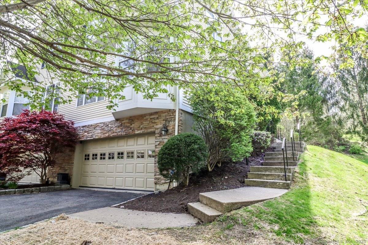 This beautiful townhouse located in Woodland Hills at 21 Woodcrest Ln in Danbury, CT.