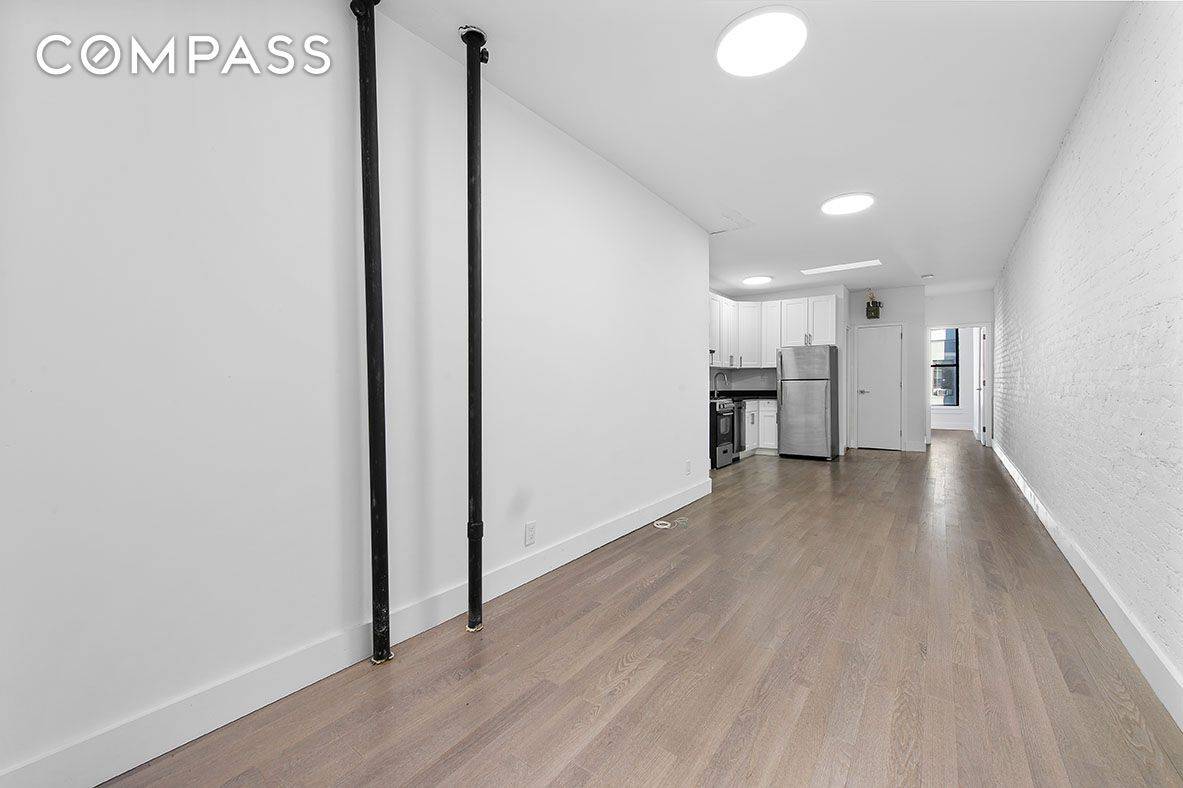 Sunny and beautifully renovated large 3 bedroom unit great for entertaining !