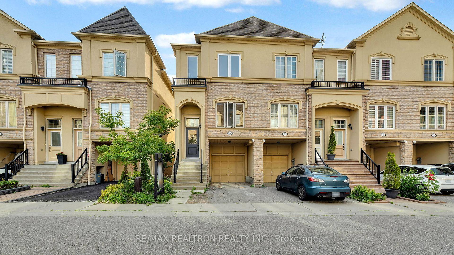 Stunning Freehold Townhouse In Sought After Bay Ridges Community Of Pickering !