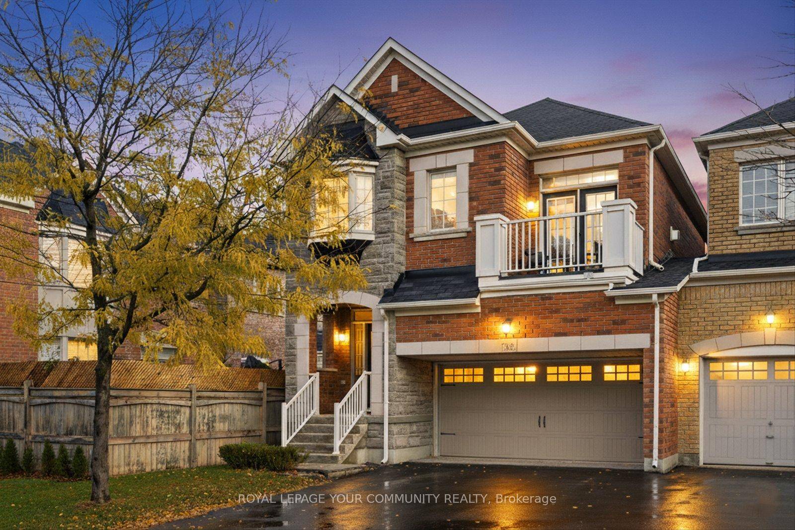Your Search Ends Here ! Don't miss this rare opportunity to own a beautiful 3 bedroom end unit link home on a quiet crescent in sought after Thornhill Woods !