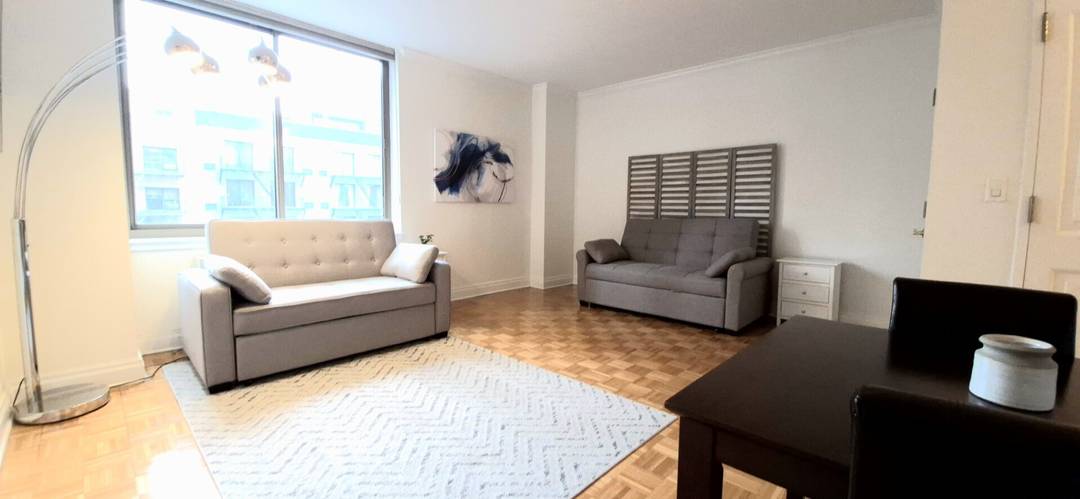 This exceptional studio apartment in the Upper East Side neighborhood of Yorkville is located in Century Tower, a boutique luxury concierge condominium building.