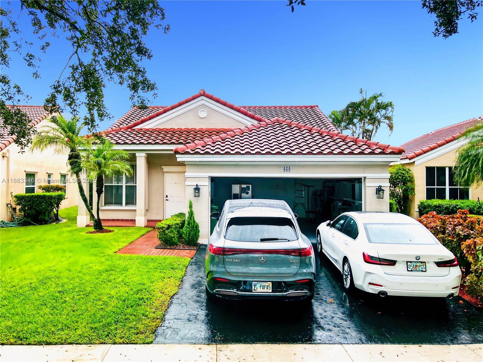 Weston Updated amp ; Move In READY home in the gated community of The Falls !