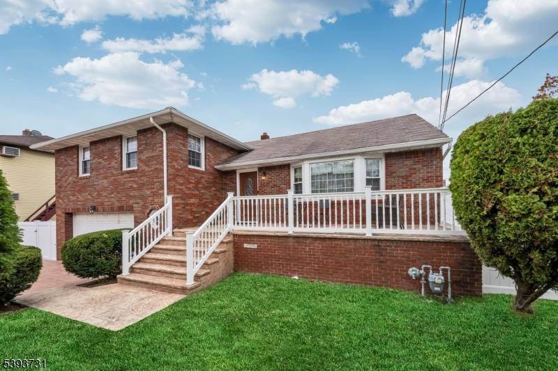 Welcome to 22 Mount Pleasant Ave the move in ready home you've been waiting for !