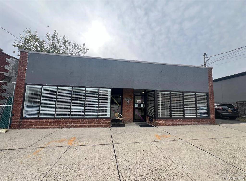 This well maintained commercial property offers a rentable building area of 3, 100 sqft and generates an annual income of 76, 800.