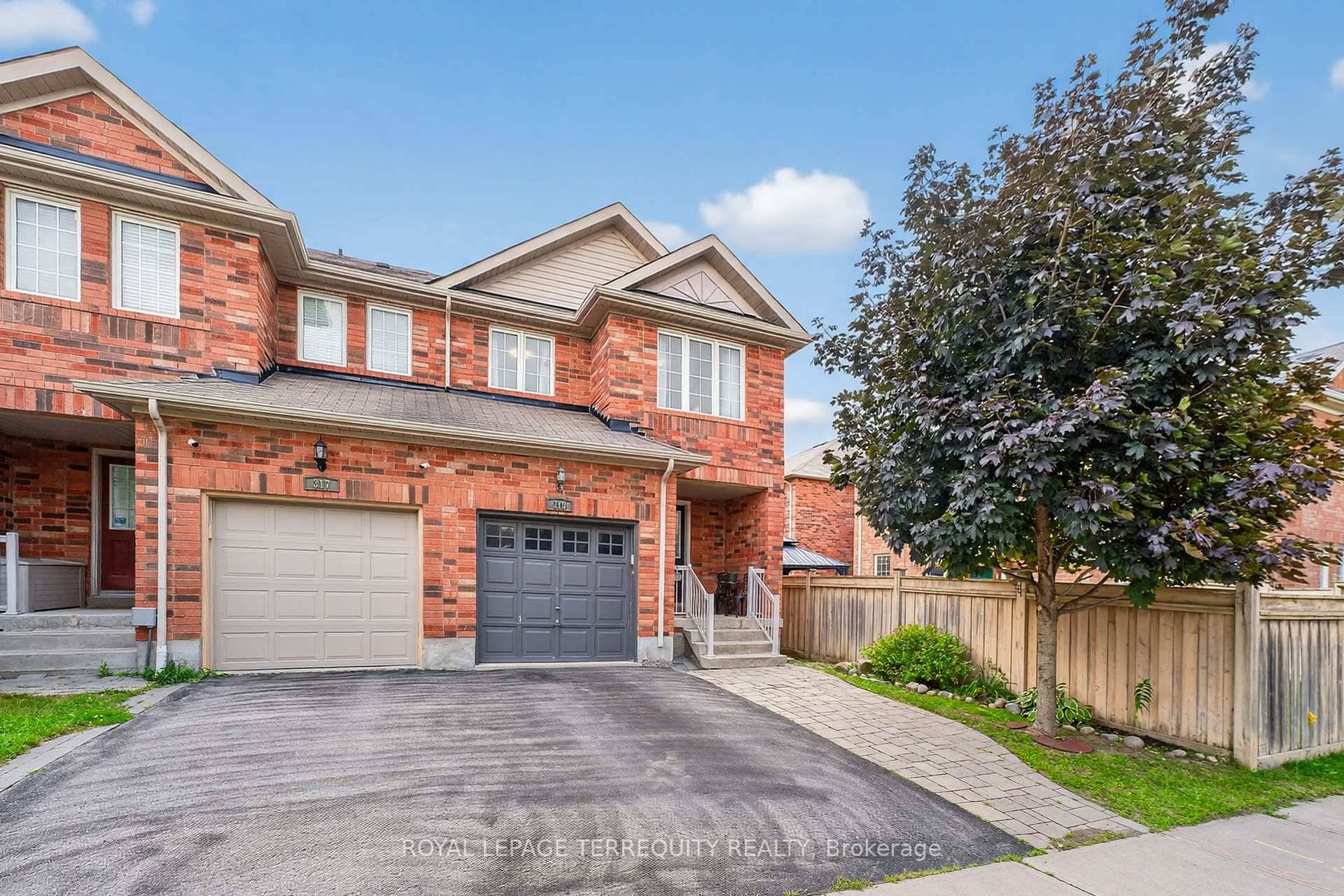 Don't miss out on this charming end unit !