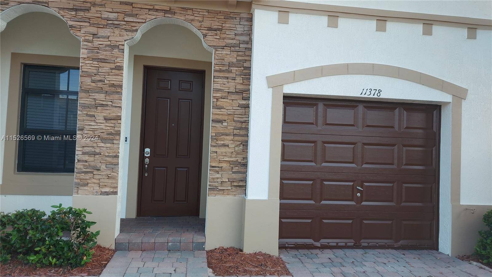 This Beautiful Corner Townhome, has the BEST Price for a Quick Sale !