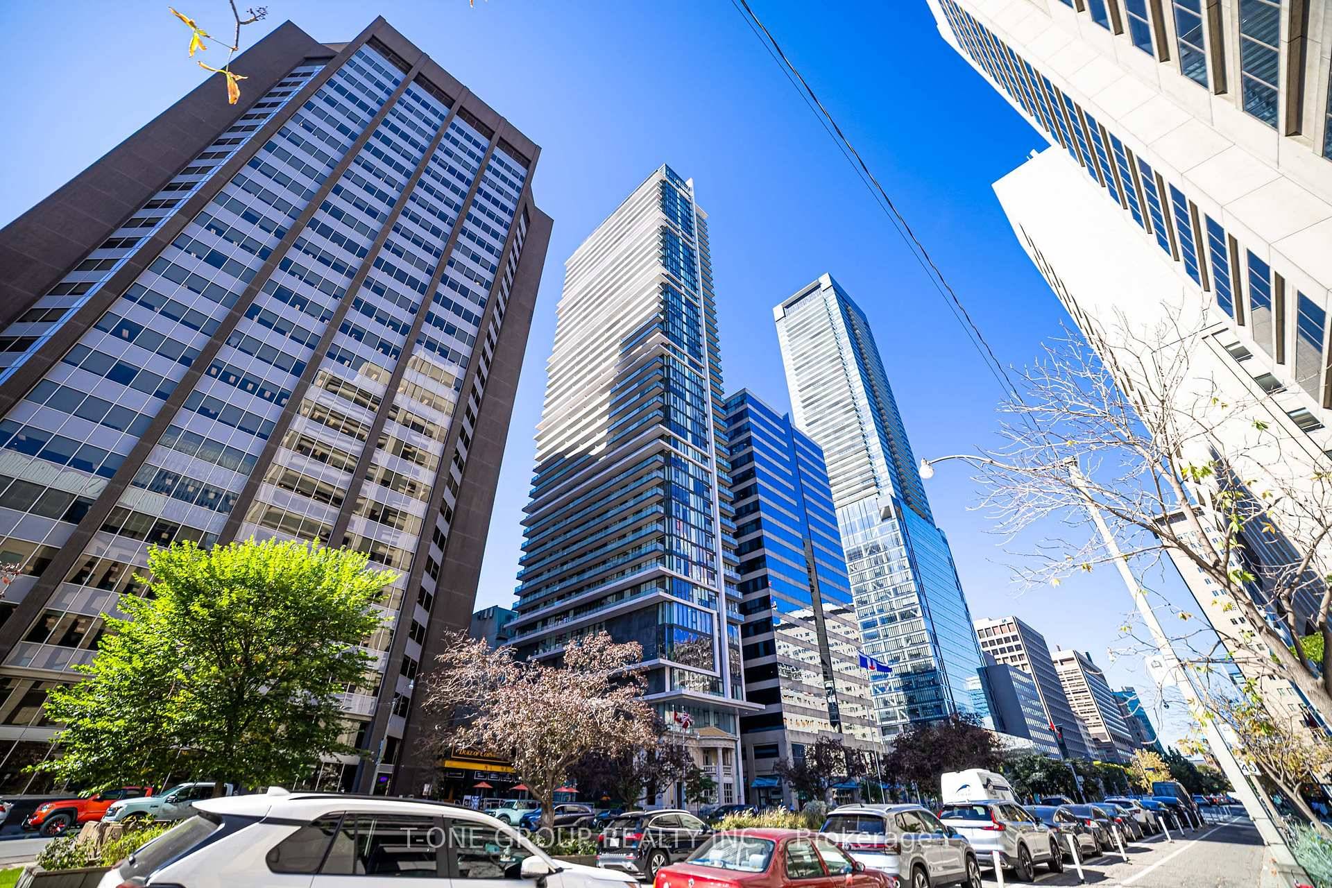 Welcome to this Bright spacious suite in the Iconic RCMI Condo developed by Tribute !