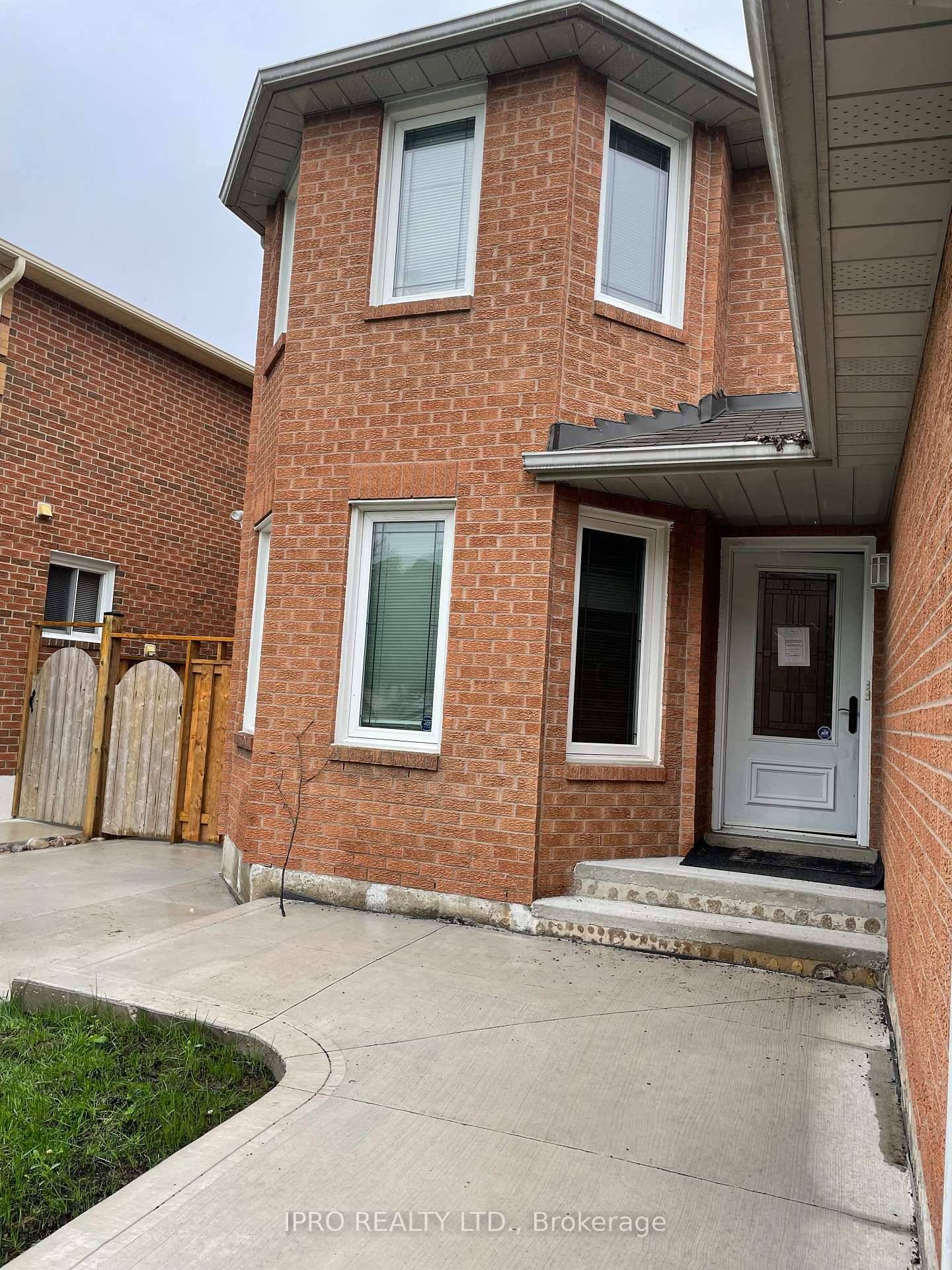 Beautiful 4 bed room Home MAIN amp ; UPPER LEVEL In Exclusive Cul De Sac of prime Central Mississauga, Brick exterior and new concrete walkway around the House.