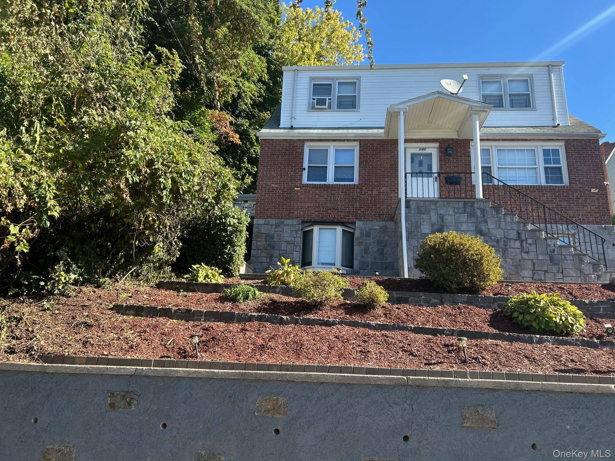 A BEAUTIFULLY RENOVATED HOUSE ON A BEAUTIFUL STREET AND GREAT NEIGHBORHOOD, READY FOR THE ENTIRE FAMILY, THERE IS ROOM FOR MULTI GENERATIONS TO SHARE AND BUILD SWEET MEMORIES.