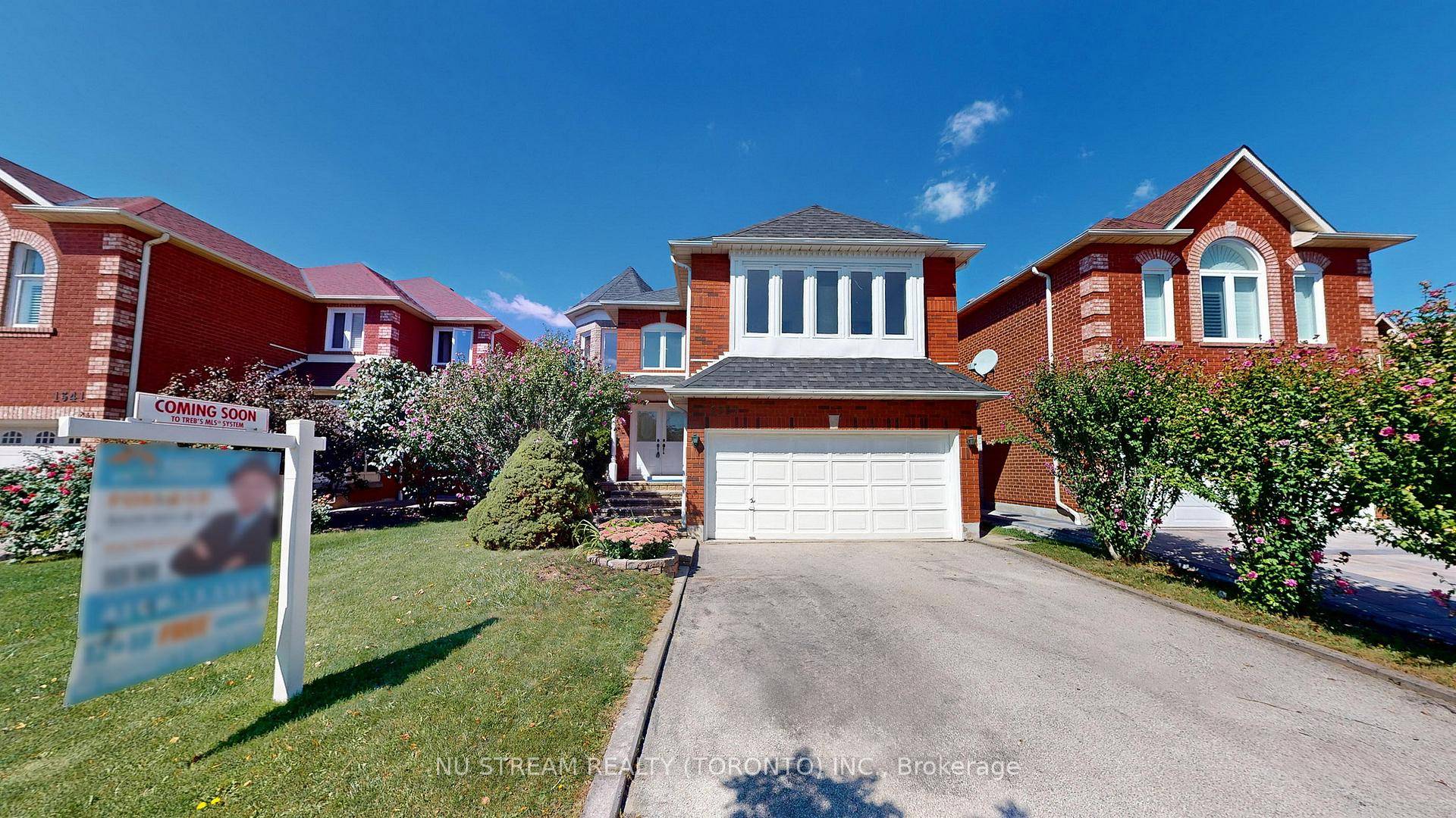 Gorgeous, Charming home backing onto River Valley backyard privacy on 40 x 120 ft lot with Walkout Basement, nestled In The Core Of Mississauga.