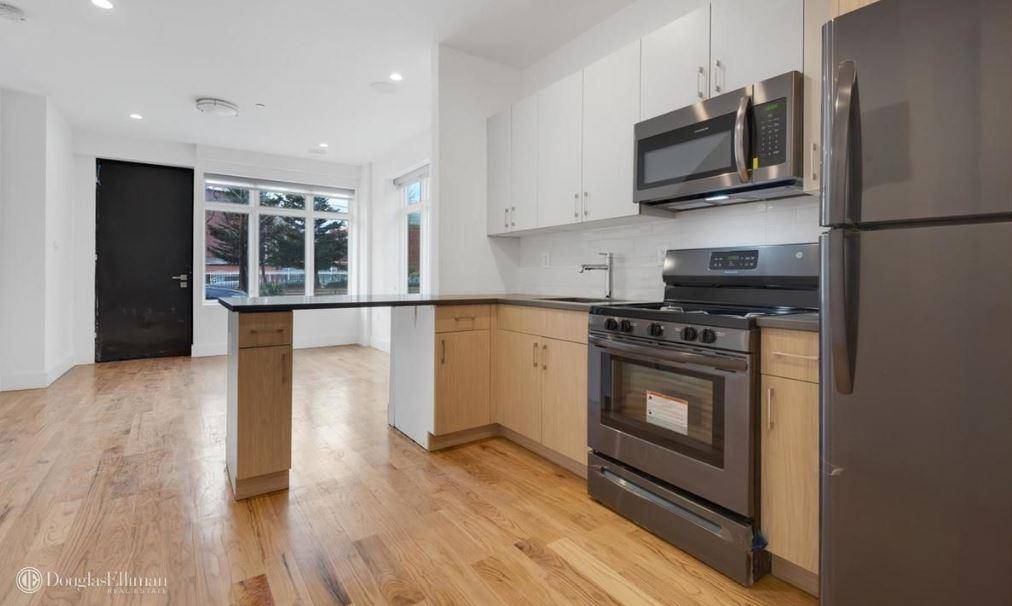 NO FEE ! Newly constructed, luxurious duplex in the center of it all !