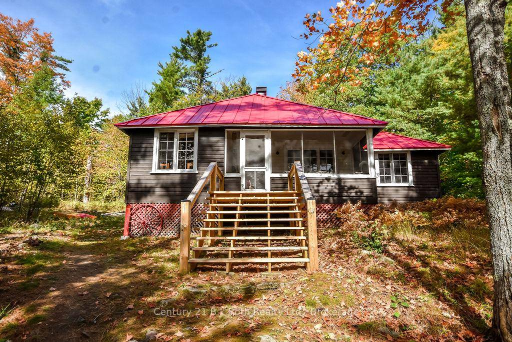 Beautiful family cottage on desirable Browning Island in Shadow Bay !