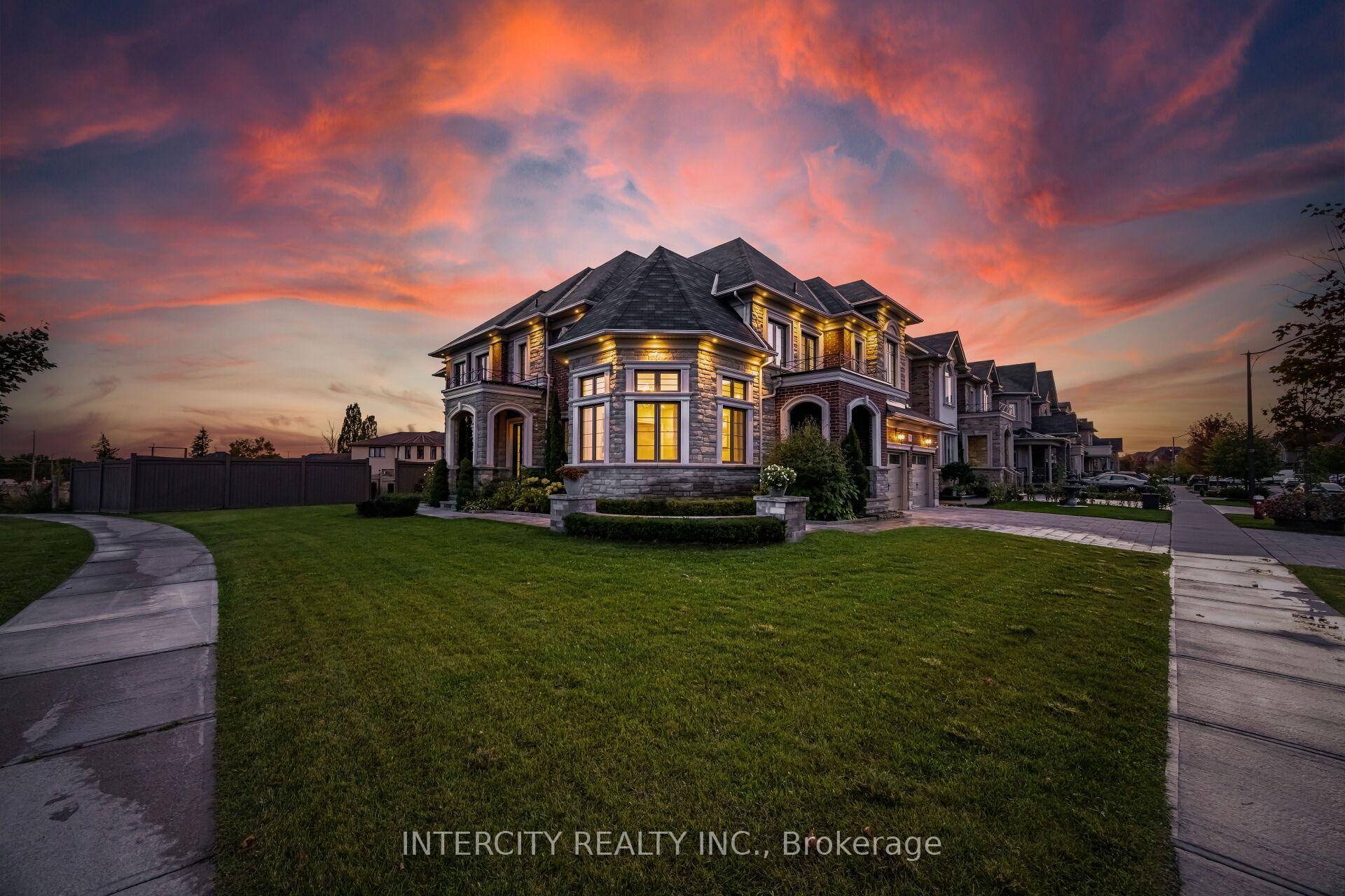 Absolutely Show Stopping Luxury Home !